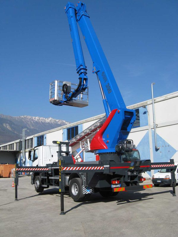 B-LIFT 390 - Piattaforma aerea Autocarrata